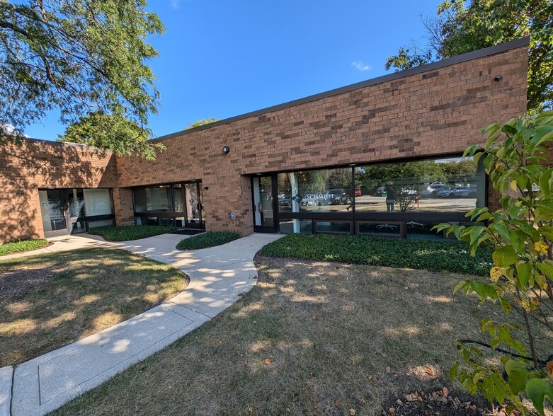 450 Skokie Blvd, Northbrook, IL for sale - Building Photo - Image 2 of 6