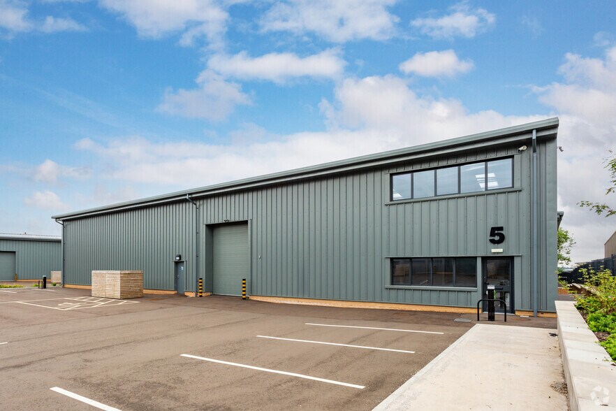 Park Ln, Corsham to rent - Building Photo - Image 3 of 6