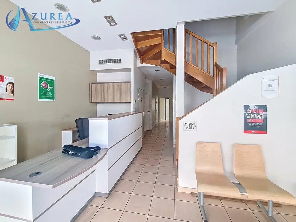 Location Commerce 102 m² - Photo 1