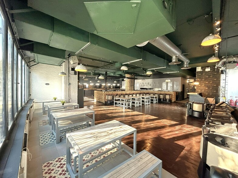 28-30 Westferry Circ, London to rent - Building Photo - Image 3 of 9