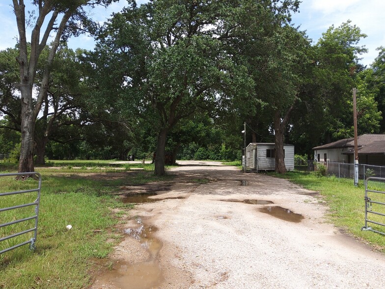 24801 W Highway 6, Alvin, TX for rent - Primary Photo - Image 1 of 26