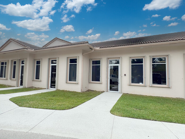 7853-7883 SW Ellipse Way, Stuart, FL for rent - Building Photo - Image 1 of 16