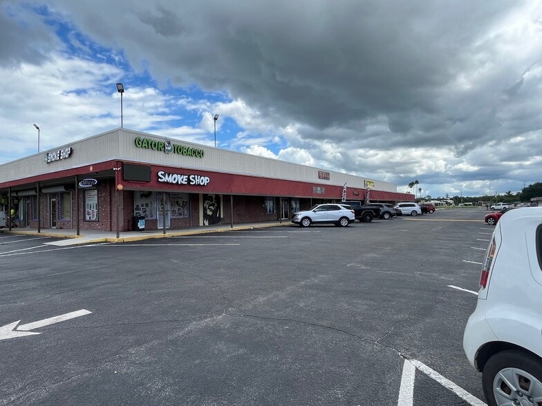 15 Thriftway Plz, Ruskin, FL for rent - Building Photo - Image 3 of 14