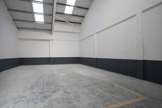 103 Cheney Manor, Swindon to rent Interior Photo- Image 1 of 2