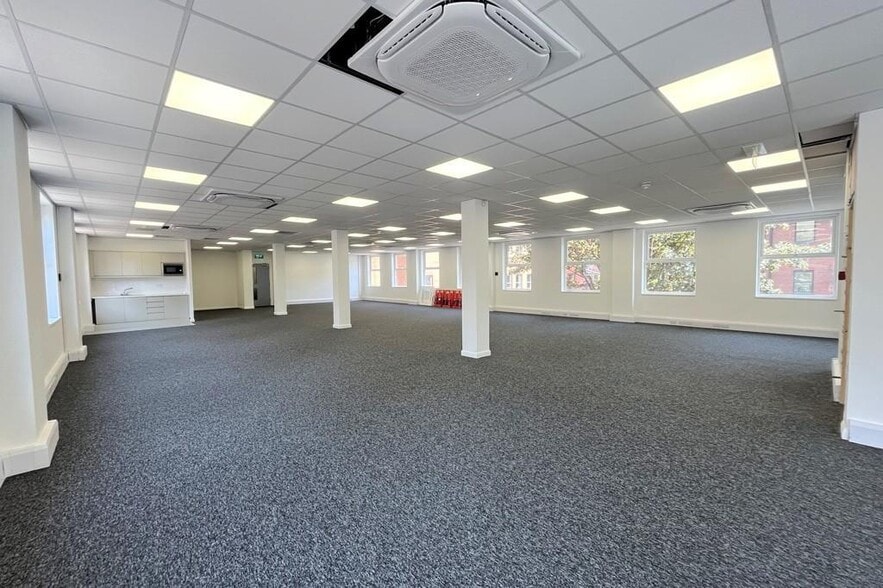 Waterloo Ln, Chelmsford to rent - Building Photo - Image 3 of 17