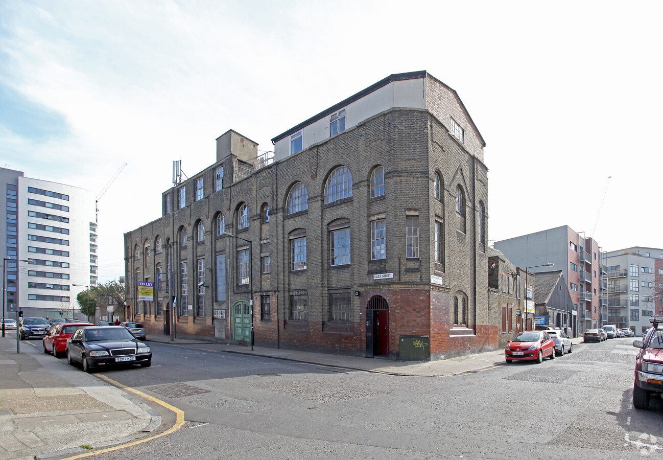 1214B Pixley St, London E14 7DF