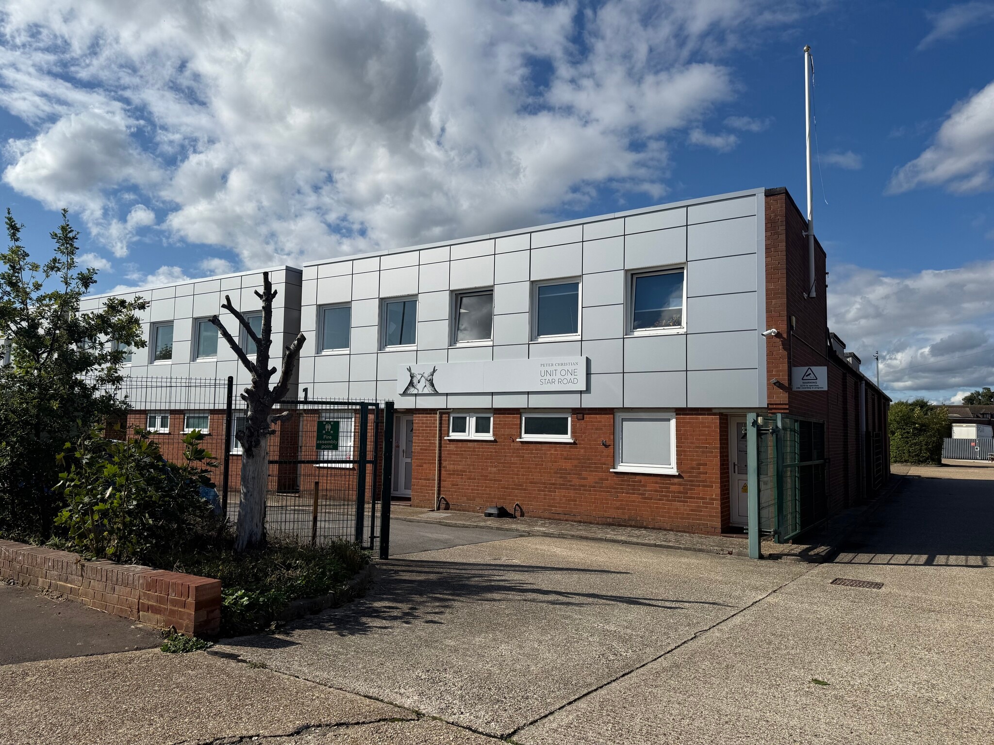 Unit 1, Star Road Industrial Estate Road, Partridge Green to rent Building Photo- Image 1 of 5