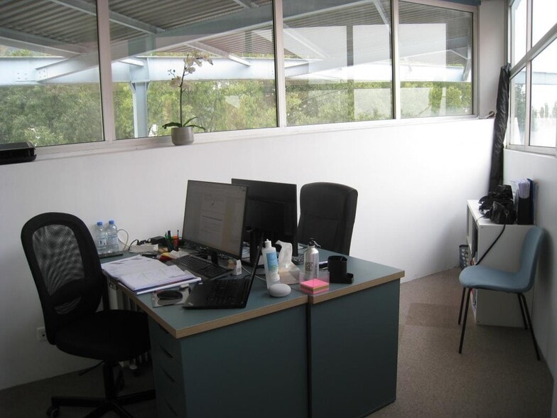 Office in Gémenos to rent - Interior Photo - Image 2 of 5