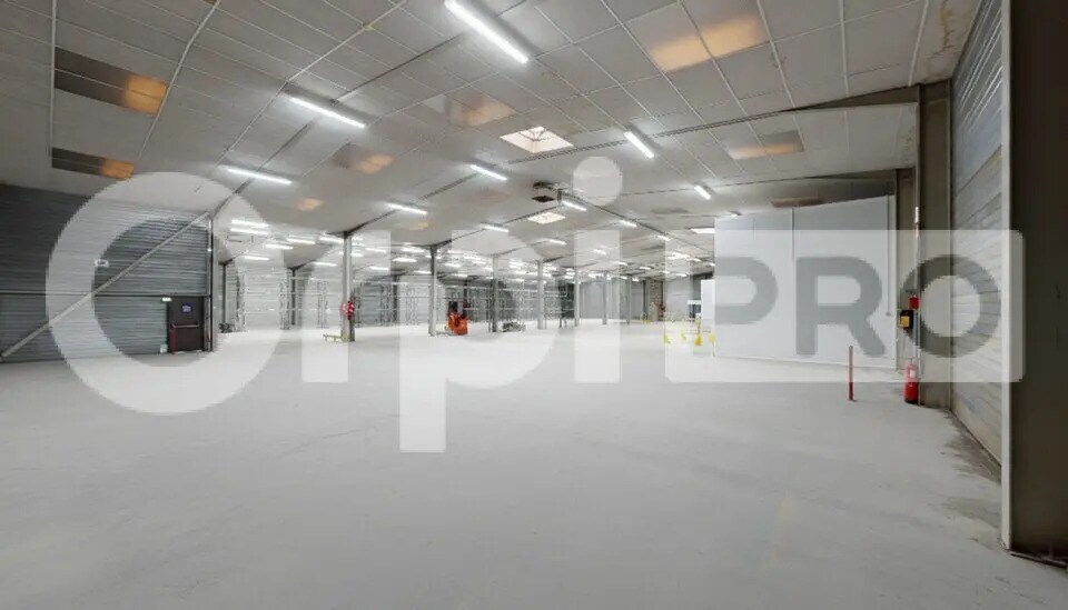 Industrial in Saint-Quentin-Fallavier for sale Interior Photo- Image 1 of 5