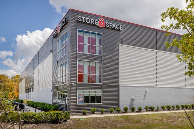 More details for 2320 E Mall Dr, Fort Myers, FL - Industrial to Rent