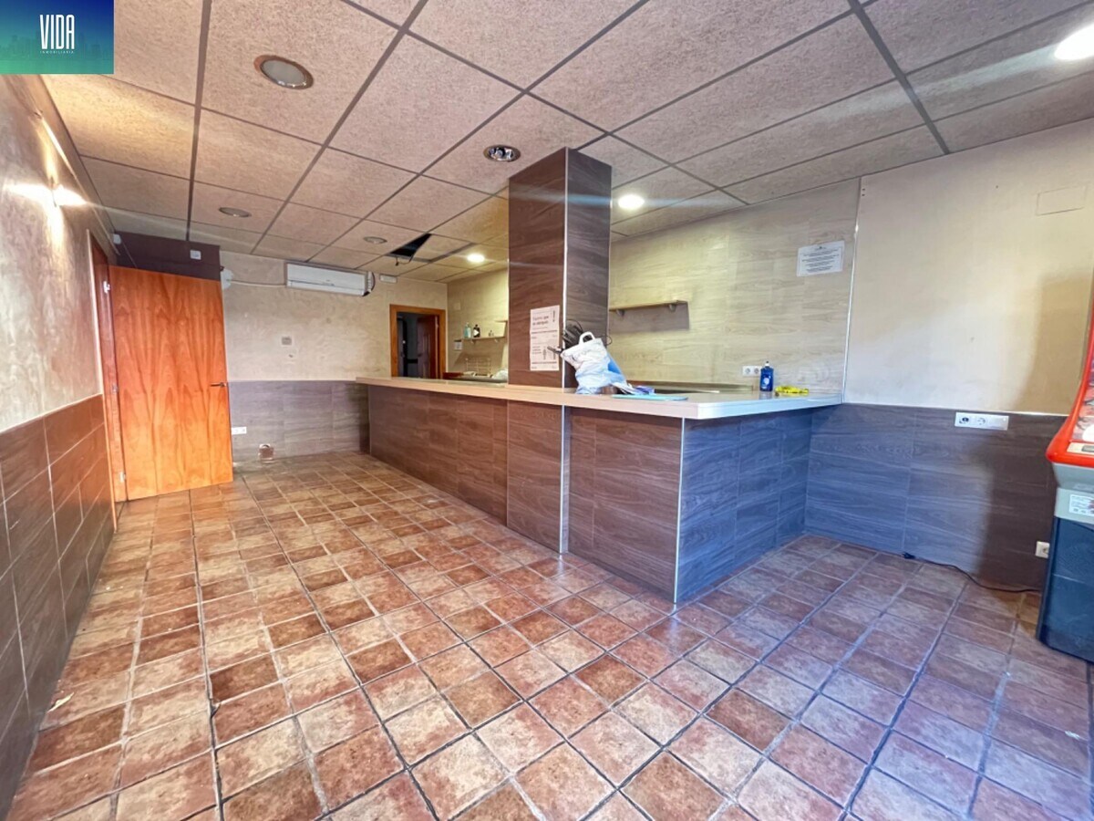 Manresa, BAR 08243 - Unit - -  - Interior Photo - Image 2 of 11