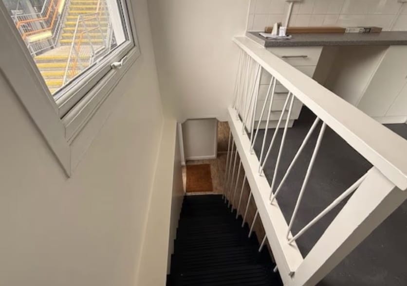 3 Station Approach St, Haslemere to rent - Interior Photo - Image 2 of 6