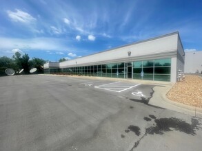 8100 NW 101st Ter, Kansas City, MO for rent Building Photo- Image 2 of 9