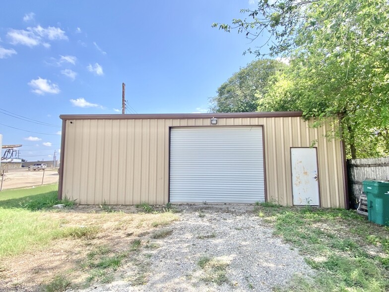 1203 Crouch Ave, Jourdanton, TX for sale - Building Photo - Image 3 of 12