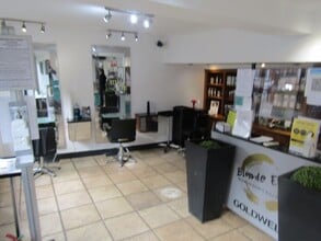 40-42 High St, Newport Pagnell to rent Interior Photo- Image 2 of 2