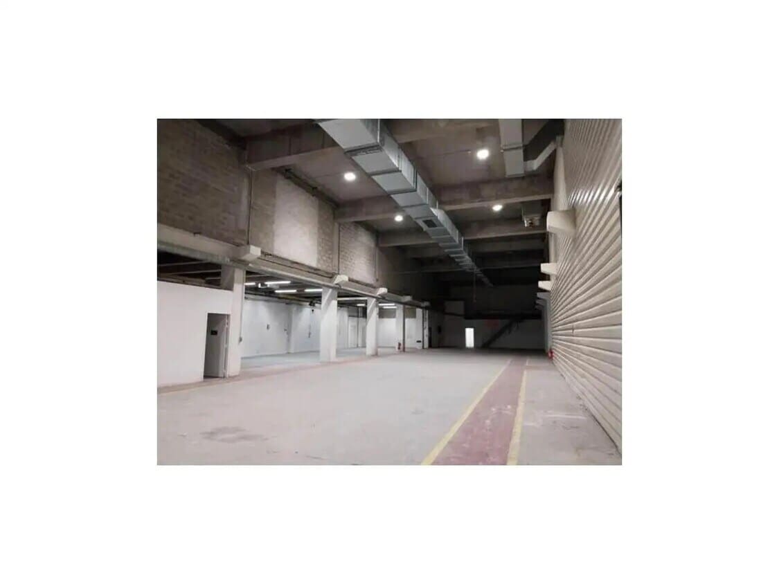 Light Industrial in Bagnolet to rent Interior Photo- Image 1 of 6