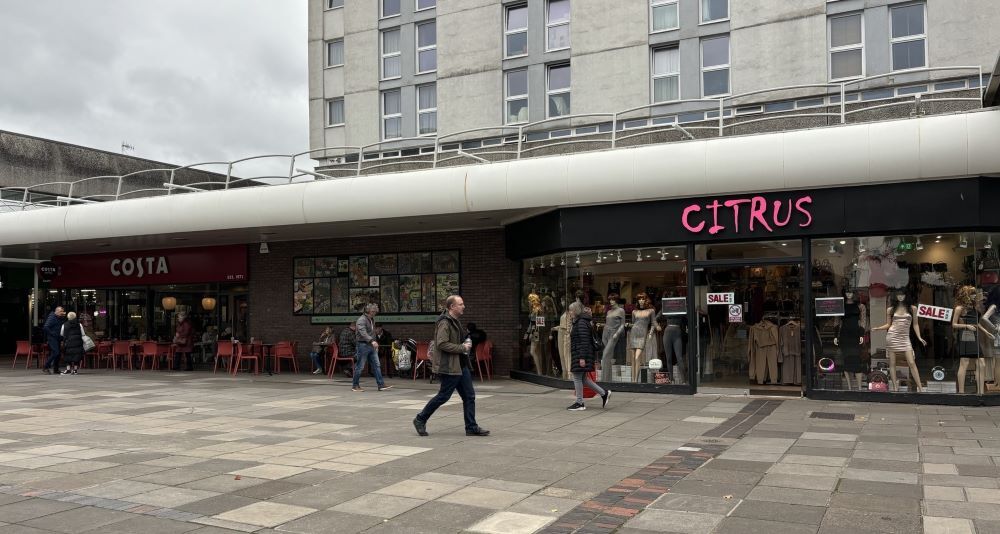 9 Monmouth, Cwmbran to rent Building Photo- Image 1 of 2