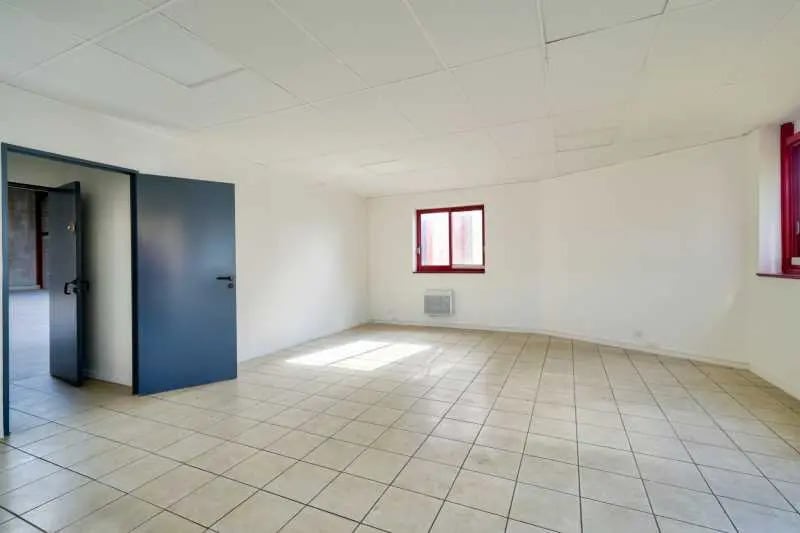 20-22 Rue Gutenberg, Bondoufle to rent Building Photo- Image 1 of 4