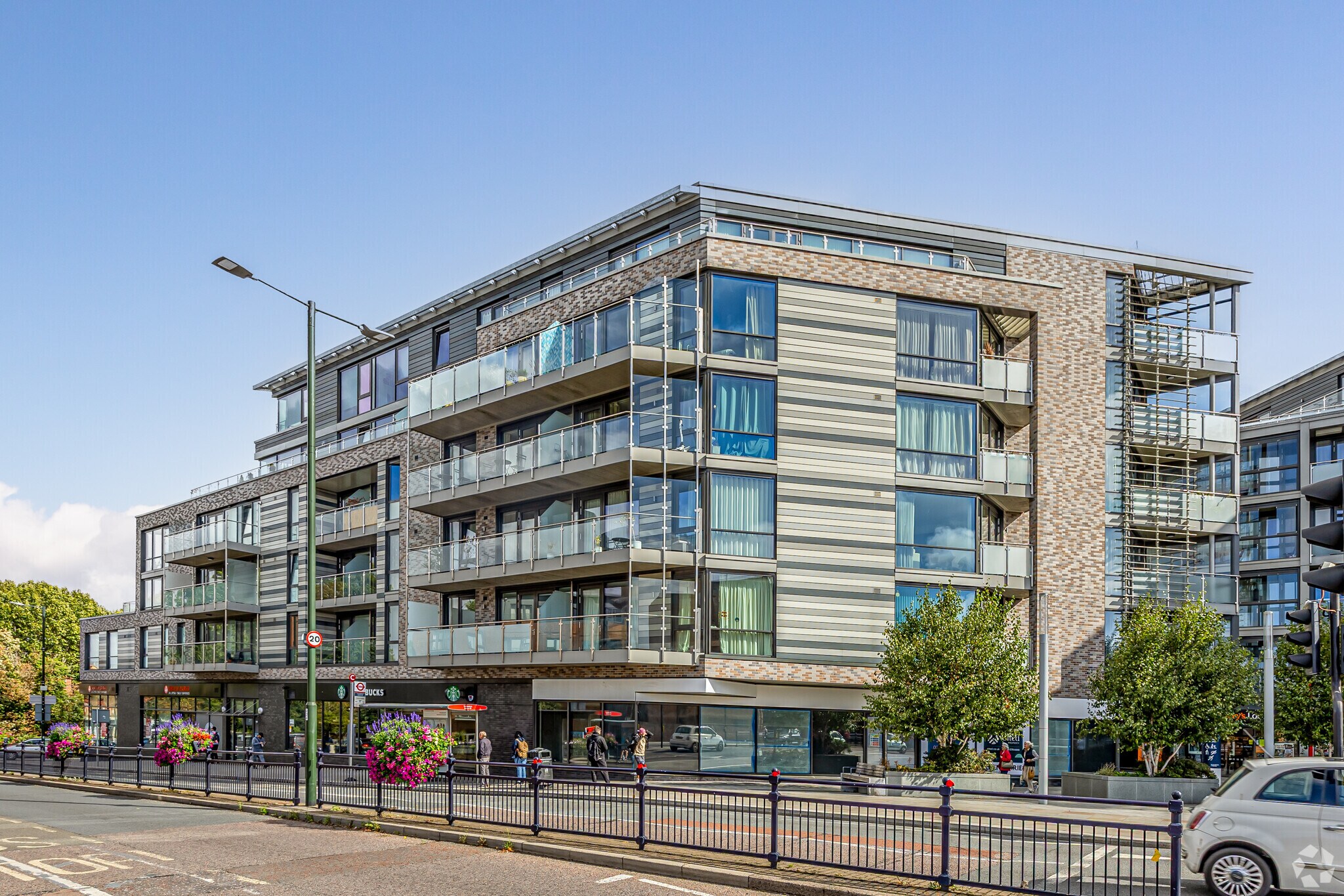 Unit E London Rd, Twickenham for sale Primary Photo- Image 1 of 1