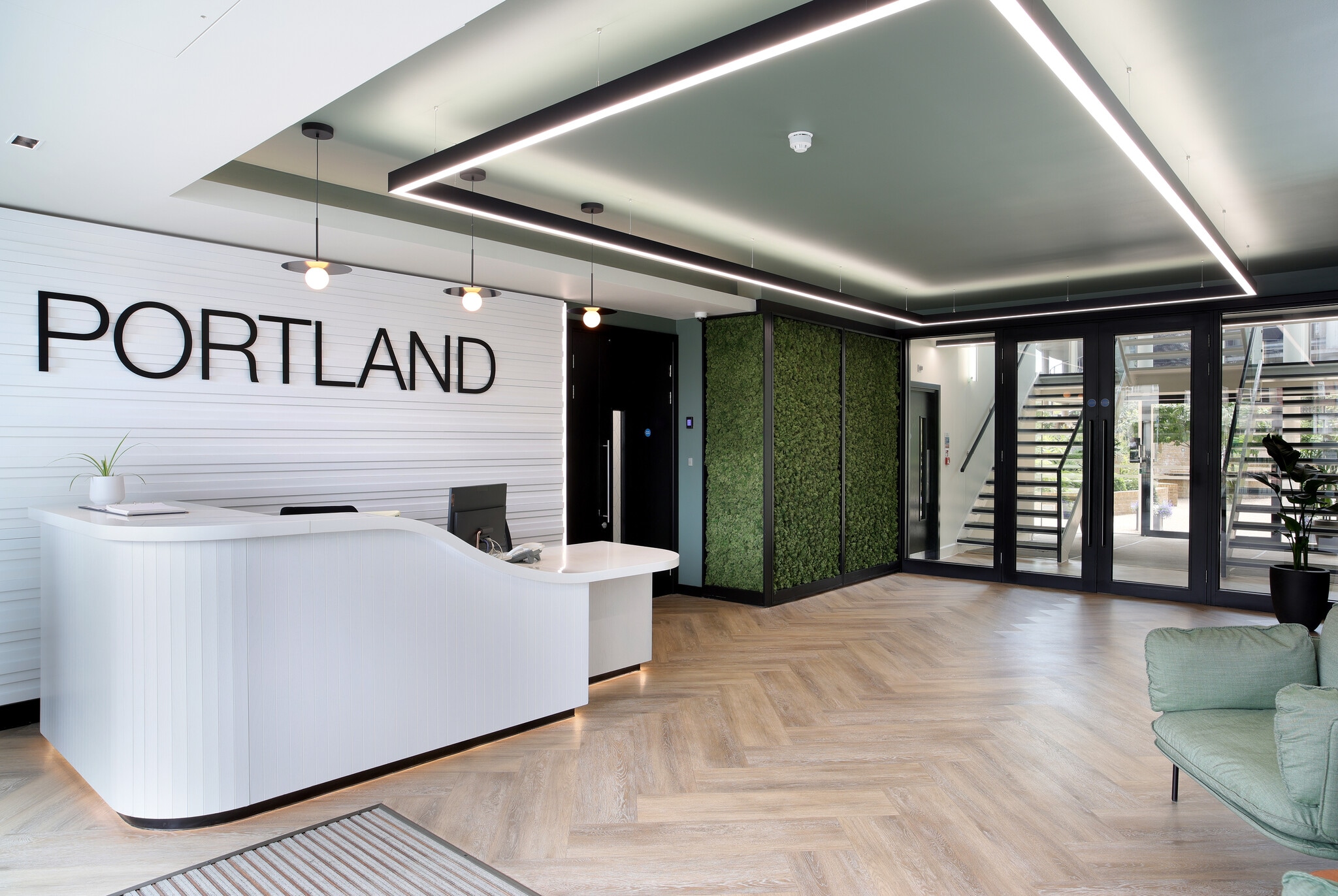 25 High St, Crawley to rent Primary Photo- Image 1 of 12