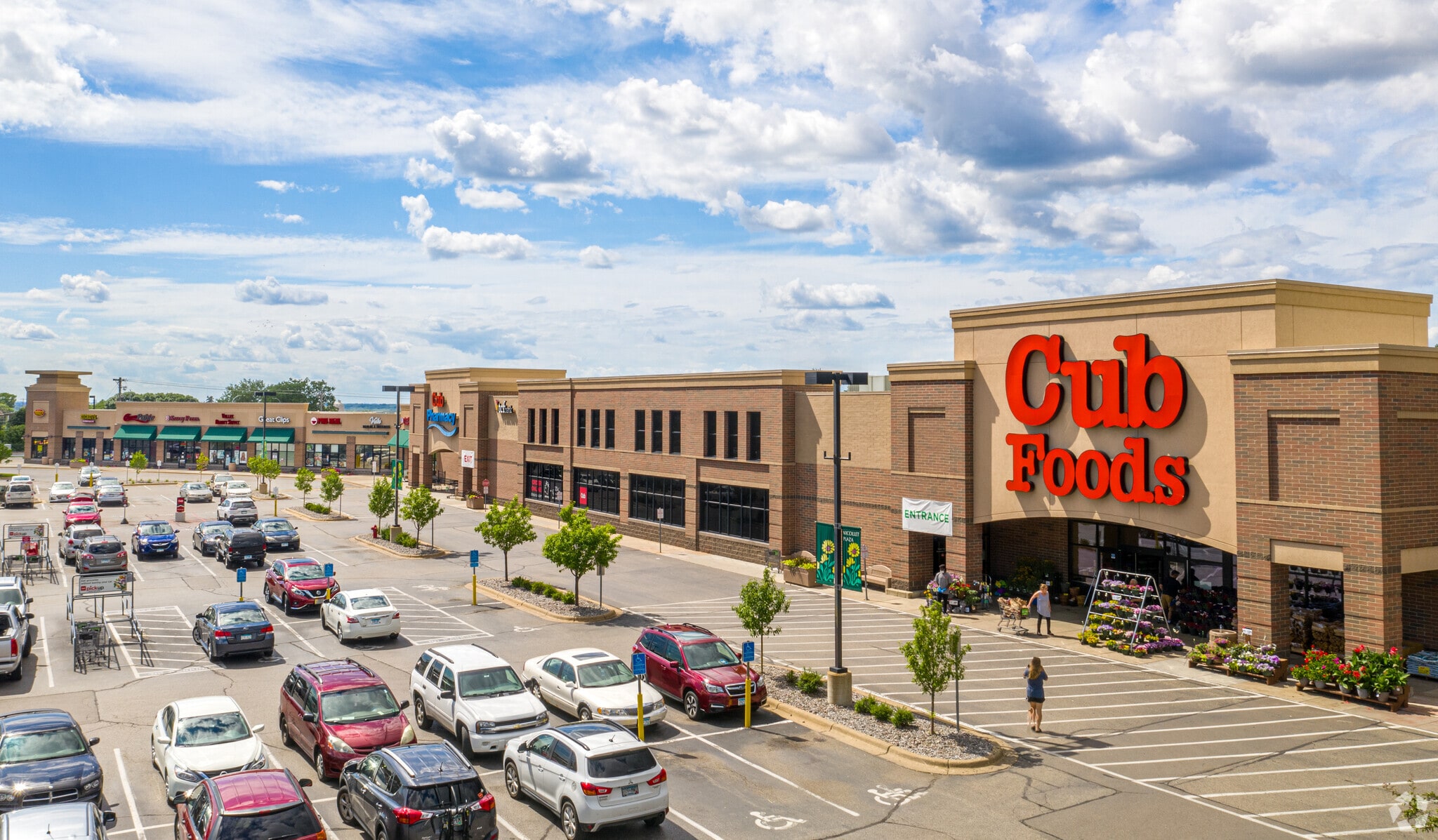 250-300 Travelers Trl E, Burnsville, MN to rent Primary Photo- Image 1 of 2