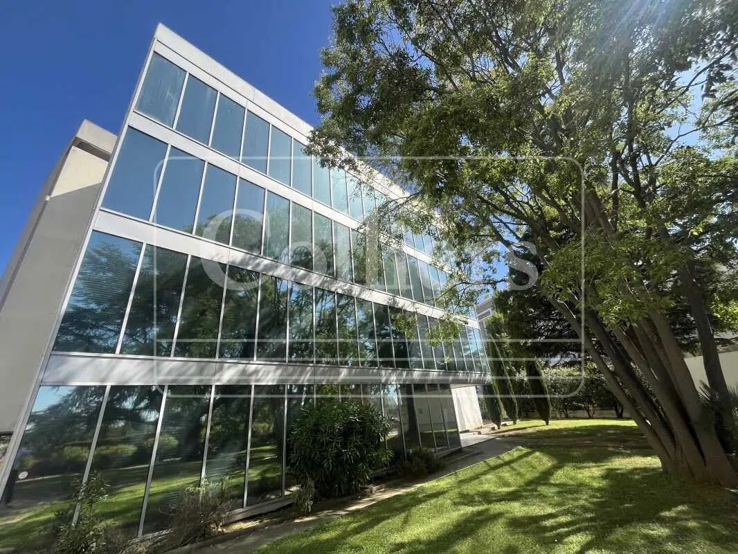 Office in Marseille to rent Building Photo- Image 1 of 3