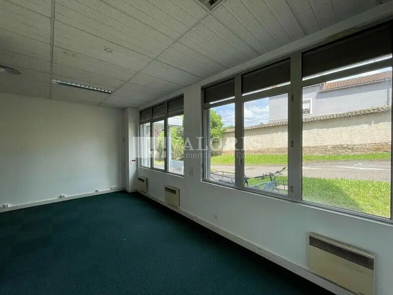 46 Bis Chemin Du Vieux Moulin, Tassin-la-Demi-Lune to rent - Interior Photo - Image 2 of 13