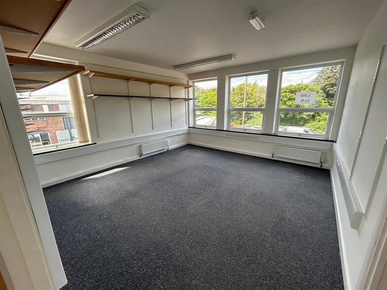 150 Priorswood Rd, Taunton for rent - Interior Photo - Image 2 of 11