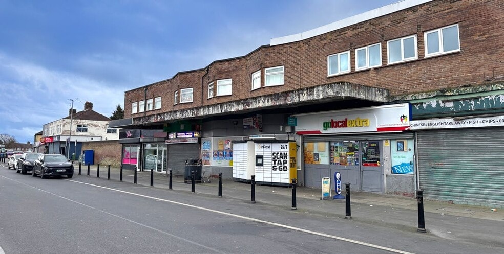 239/241 Finch Ln, Liverpool to rent - Building Photo - Image 2 of 3