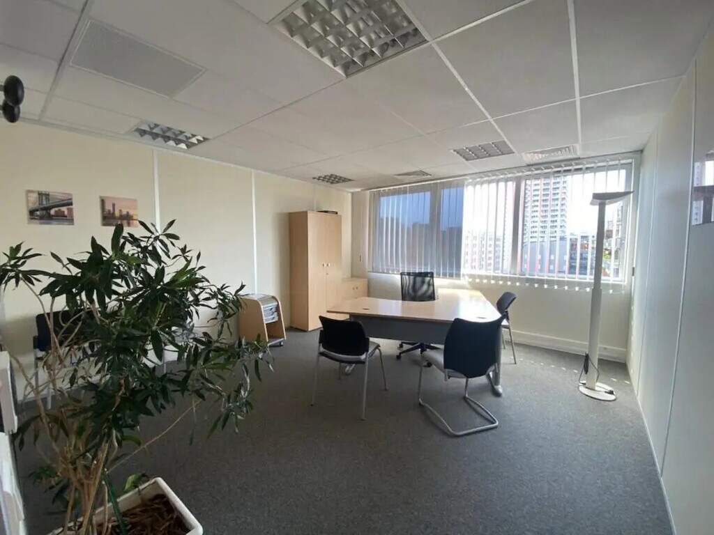 Location Bureaux 397 m² - Photo 1