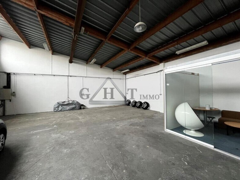 Industrial in Saint-Maur-des-Fossés to rent - Interior Photo - Image 2 of 3