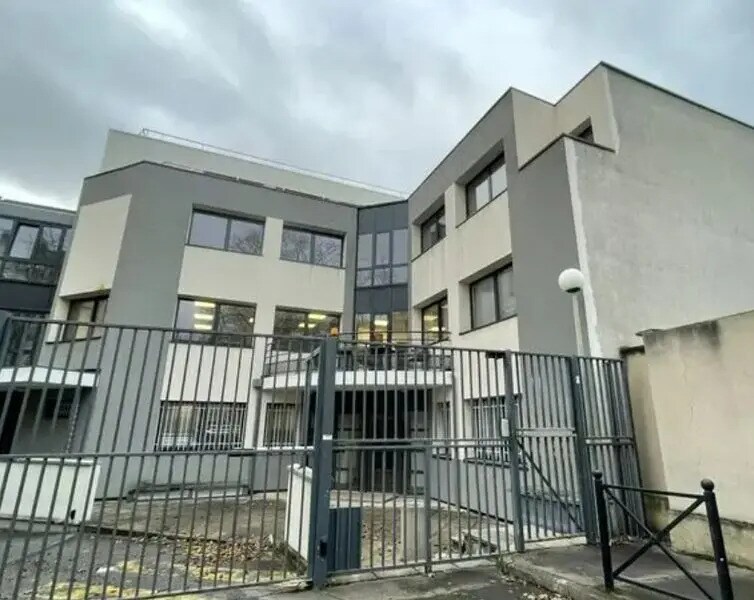 Office in Clichy for sale Building Photo- Image 1 of 12