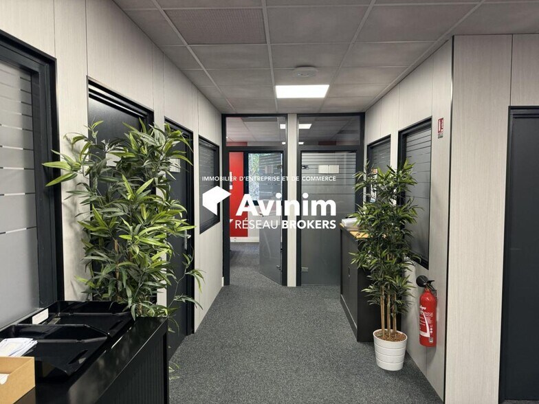 Office in Saint-Genis-Laval to rent - Interior Photo - Image 3 of 13