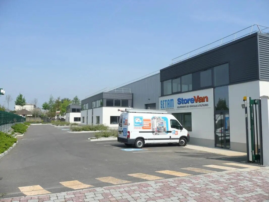 10 Rue Gustave Eiffel, Goussainville to rent Primary Photo- Image 1 of 6