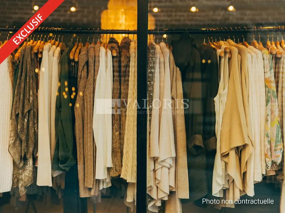 Retail in Lyon to rent Building Photo- Image 1 of 5