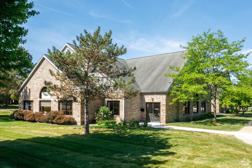 3945 Okemos Rd, Okemos, MI for rent - Building Photo - Image 3 of 6