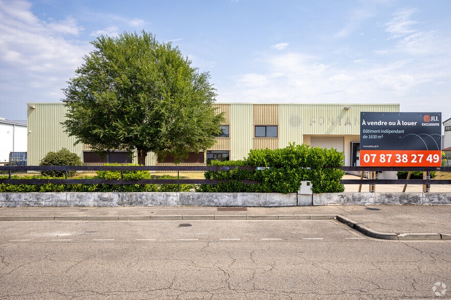 8 Rue Des Freres Lumiere, Genas to rent - Building Photo - Image 3 of 3