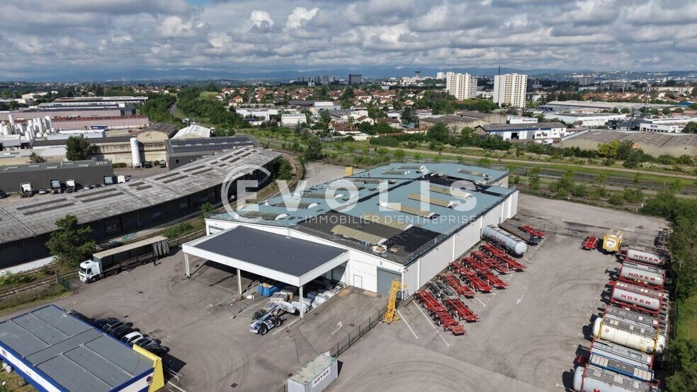 21 Rue Eugène Hénaff, Vénissieux to rent - Aerial - Image 2 of 12