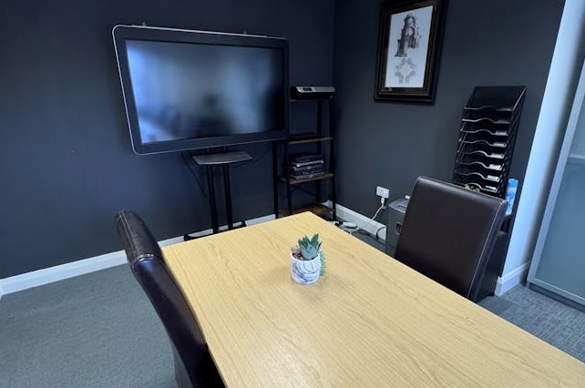 64 High St, Burnham to rent Interior Photo- Image 1 of 7