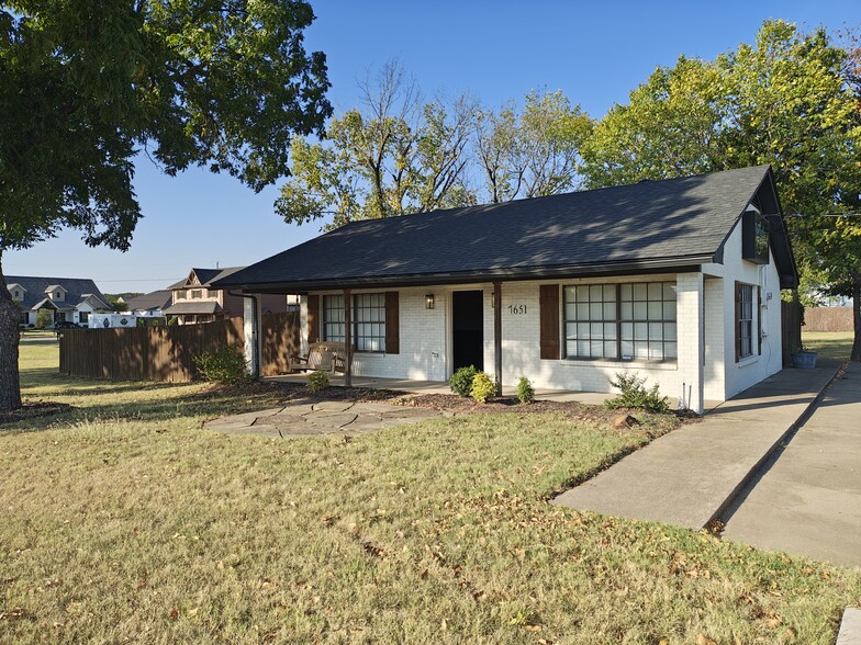 7651 Davis Blvd, North Richland Hills, TX for sale - Building Photo - Image 2 of 8