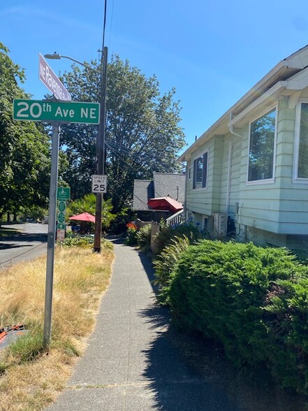 2007 NE Ravenna Blvd, Seattle, WA for sale - Building Photo - Image 3 of 4