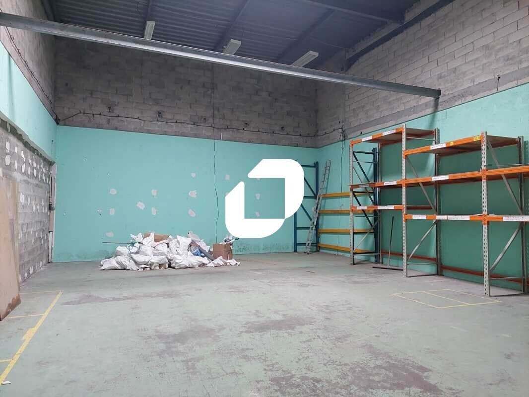 Light Industrial in Élancourt to rent Interior Photo- Image 1 of 11