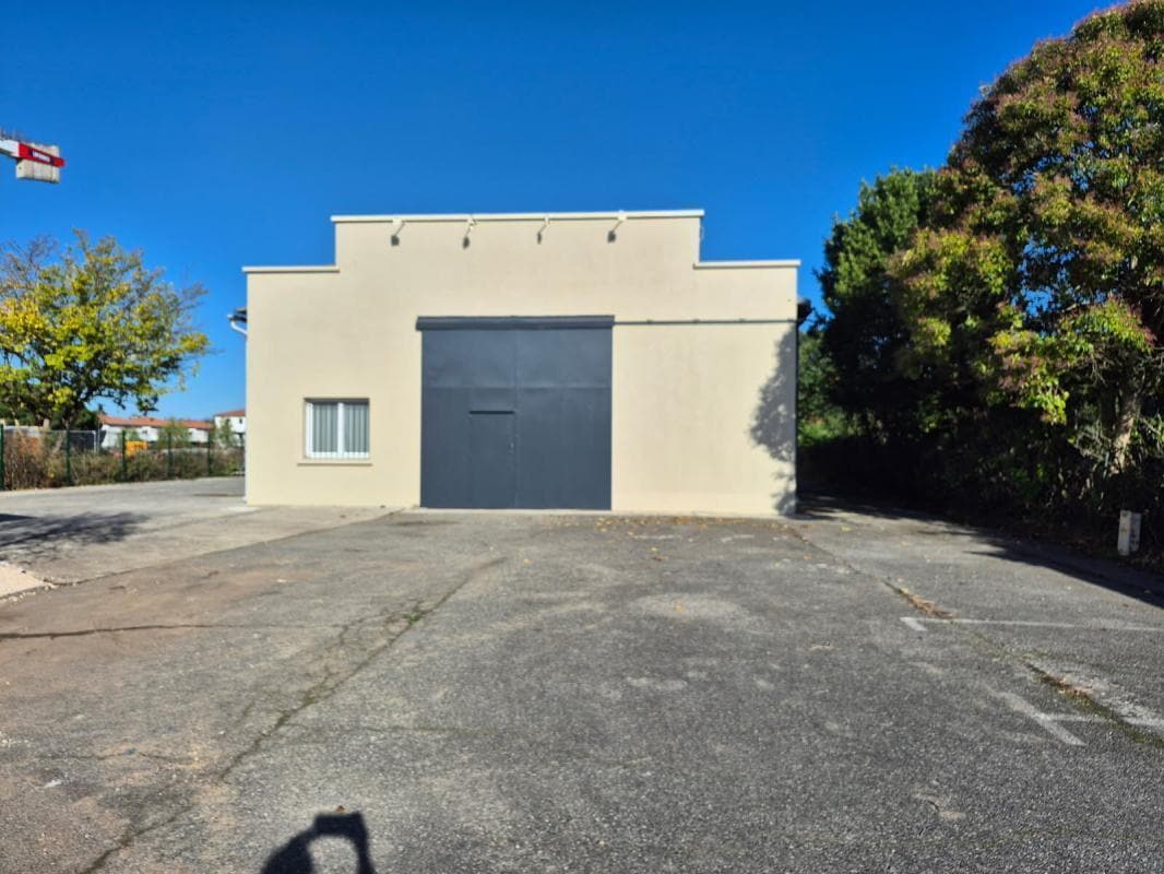 Light Industrial in Aucamville for sale Building Photo- Image 1 of 16