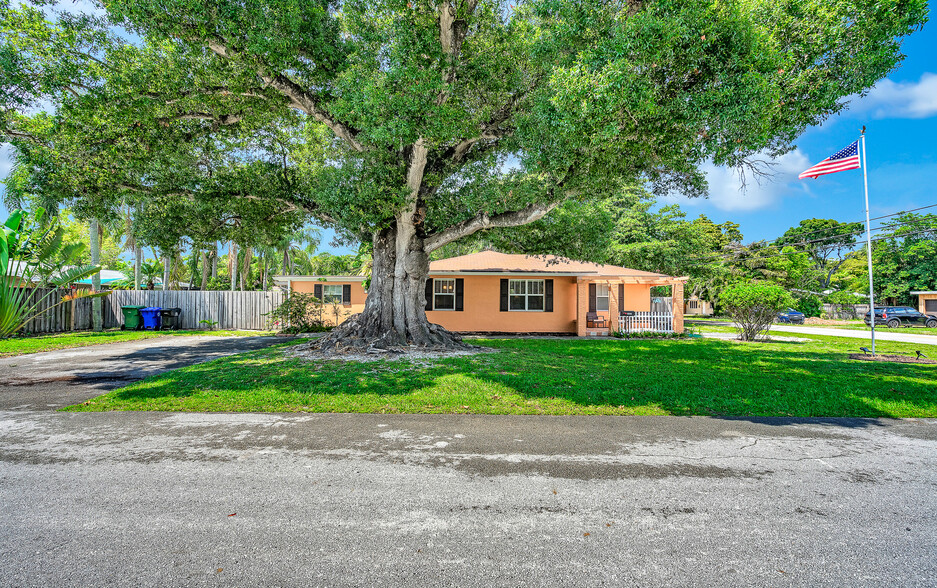 1645 NE 9th Ave, Fort Lauderdale, FL for sale - Primary Photo - Image 1 of 1