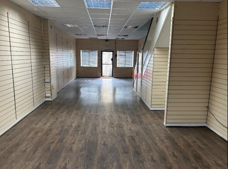 7 Market Sq, Shipley to rent Interior Photo- Image 1 of 1