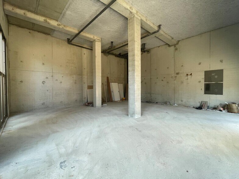 Light Industrial in Vitry-sur-Seine for sale - Interior Photo - Image 1 of 7