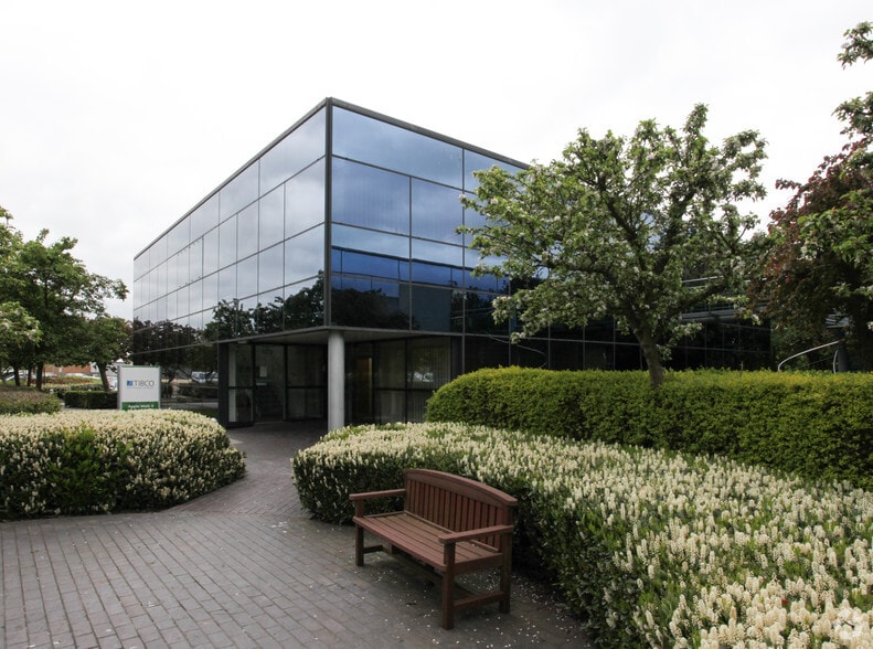 Apple Walk, Swindon to rent - Building Photo - Image 2 of 3