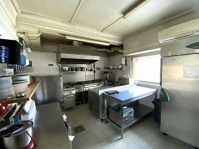 Retail in Saint-Laurent-du-Var for sale - Interior Photo - Image 3 of 3