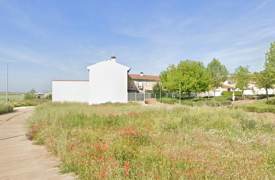 Calle de Mariana Pineda, 8, Aldeatejada, Salamanca to rent - Building Photo - Image 2 of 5