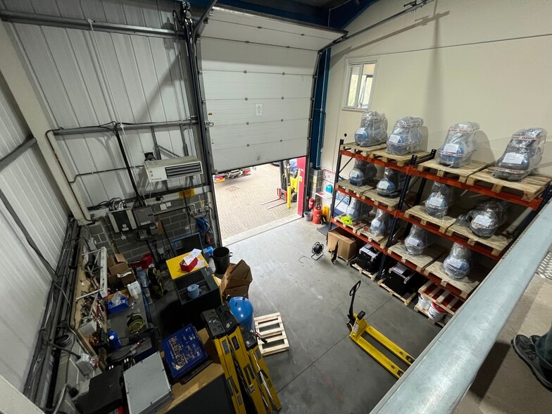 Mead Ln, Hertford for sale - Interior Photo - Image 3 of 6